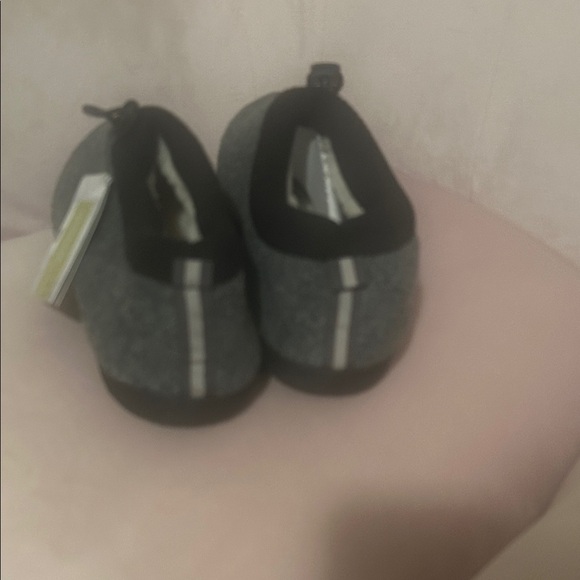 Cozy Gray Slippers - Picture 5 of 6